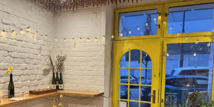 Posezení v kavárně: káva, svařák či Mimosa i domácí banana bread, pro 1 či 2 osoby