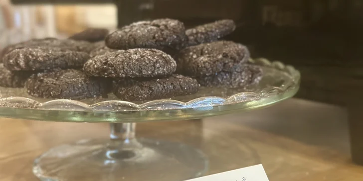 Posezení v kavárně: káva, svařák či Mimosa i domácí banana bread, pro 1 či 2 osoby