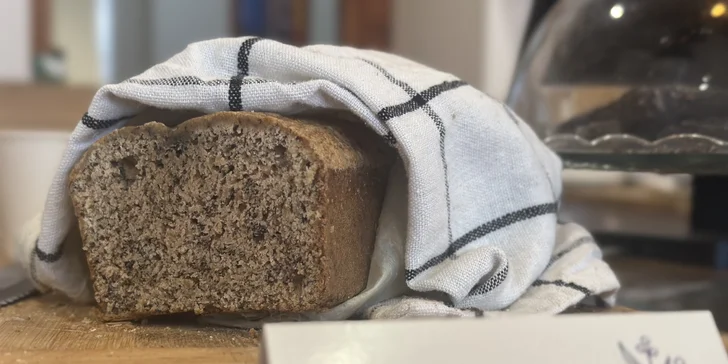 Posezení v kavárně: káva, svařák či Mimosa i domácí banana bread, pro 1 či 2 osoby