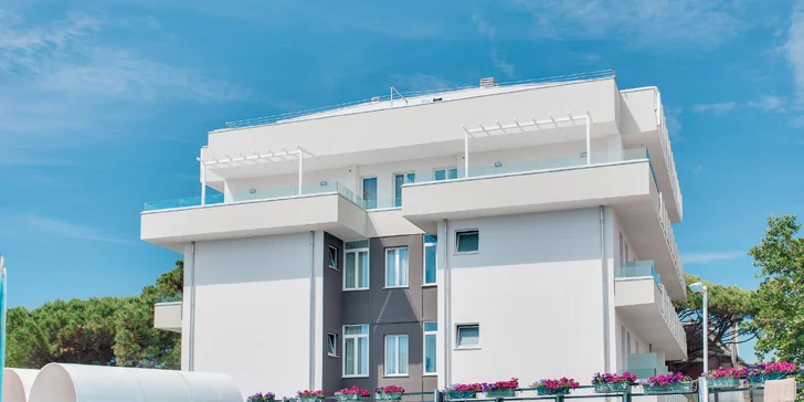 Ravenna: hotel u pláže, bazén i strava dle výběru od snídaní až po plnou penzi