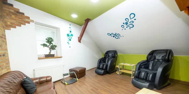 Zasloužený relax v privátním wellness: masážní křesla, vířivka, bazén i sauna