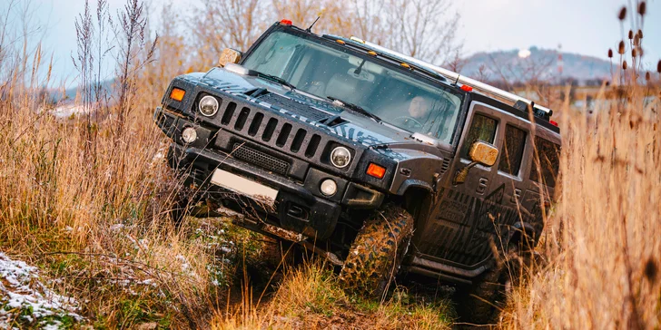 Offroadová jízda ve vozech Nissan Patrol nebo Hummer H2: 10 minut se vezete, 30 minut řídíte