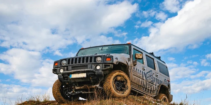 Offroadová jízda ve vozech Nissan Patrol nebo Hummer H2: 10 minut se vezete, 30 minut řídíte