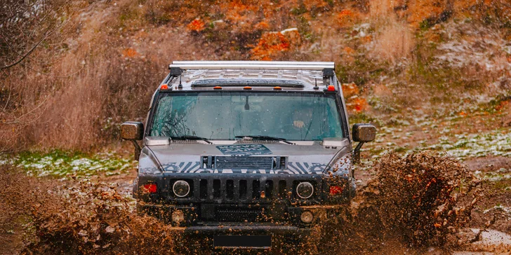 Offroadová jízda ve vozech Nissan Patrol nebo Hummer H2: 10 minut se vezete, 30 minut řídíte