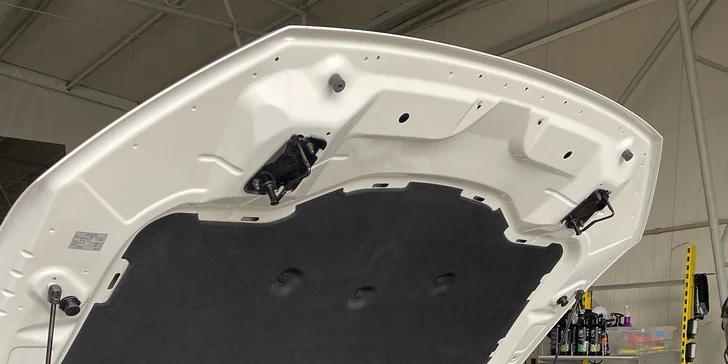 Prémiová péče o vaše auto: ruční mytí, detailní čištění i tříkrokové leštění laku