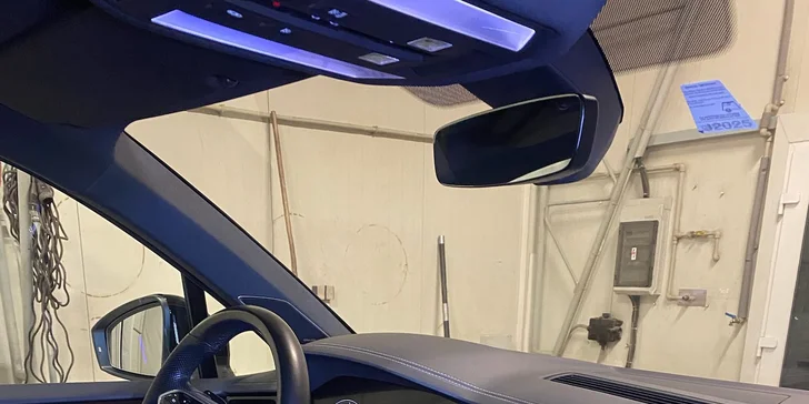 Prémiová péče o vaše auto: ruční mytí, detailní čištění i tříkrokové leštění laku