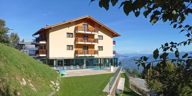 Trentinské Alpy: 3* hotel s polopenzí, neomezeným wellness a kartou výhod