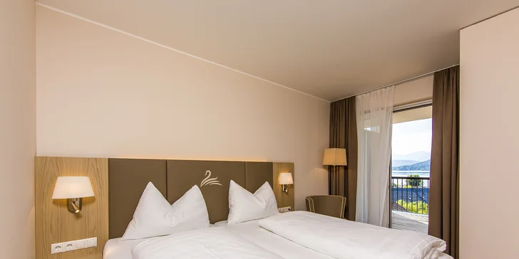 Moderní apartmány na břehu Wörthersee: soukromá pláž a karta výhod