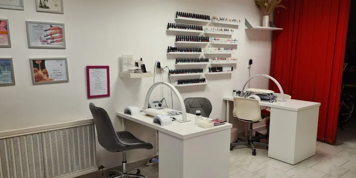 Klasická manikúra s možností CND Shellac, Gellak, P-Shine či parafínového zábalu