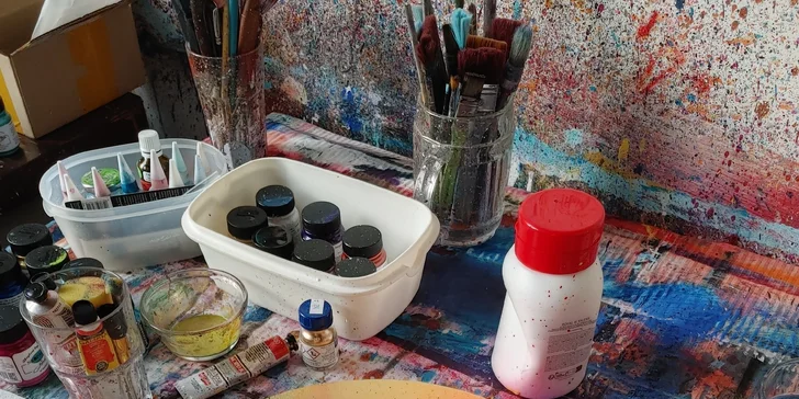 Zážitková malba obrazu: skupinová či individuální tvorba vybranou technikou