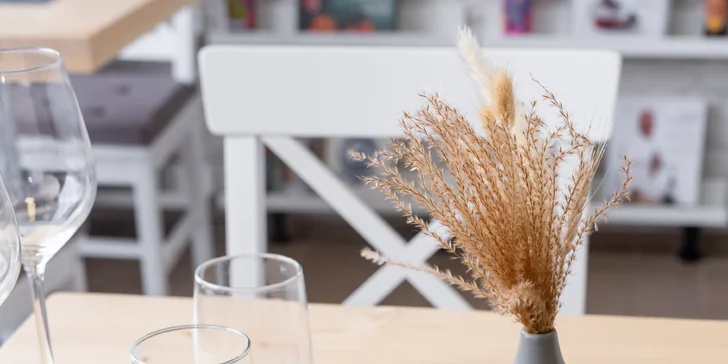 Šestichodové degustační menu pro dva: paštika, kulajda, svíčková i líčka a dezert k tomu