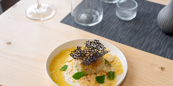 Šestichodové degustační menu pro dva: paštika, kulajda, svíčková i líčka a dezert k tomu