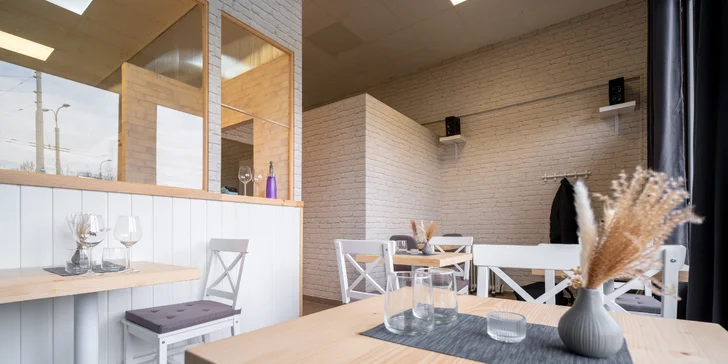 Šestichodové degustační menu pro dva: paštika, kulajda, svíčková i líčka a dezert k tomu