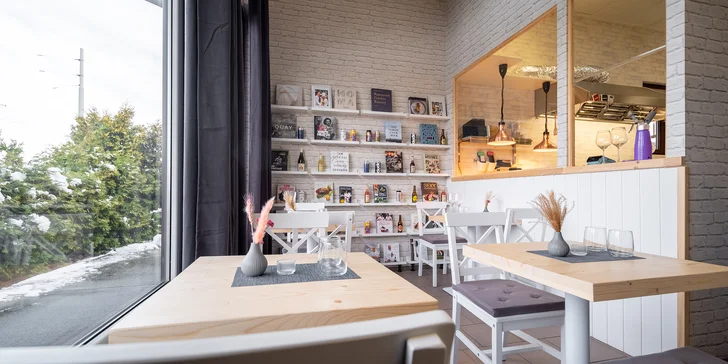 Šestichodové degustační menu pro dva: paštika, kulajda, svíčková i líčka a dezert k tomu