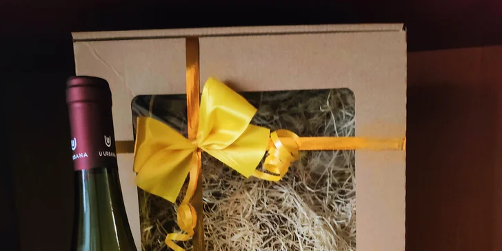 Balíčky pro gurmány: přívlastkové víno, čokoláda, paštika a ořechy nebo olivy