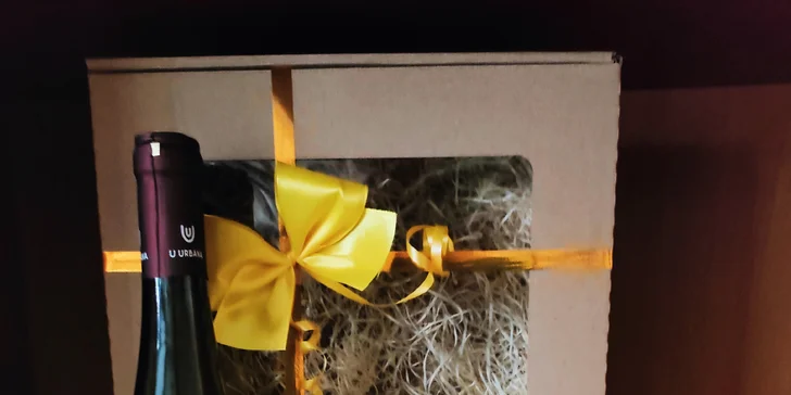 Balíčky pro gurmány: přívlastkové víno, čokoláda, paštika a ořechy nebo olivy