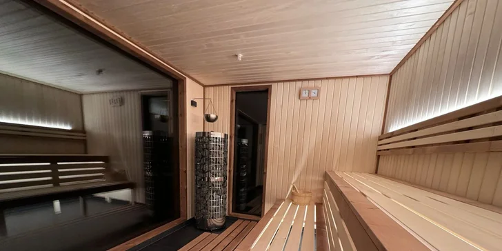 Houseboat na Proboštském jezeře: dvě terasy, kompletní vybavení i možnost sauny