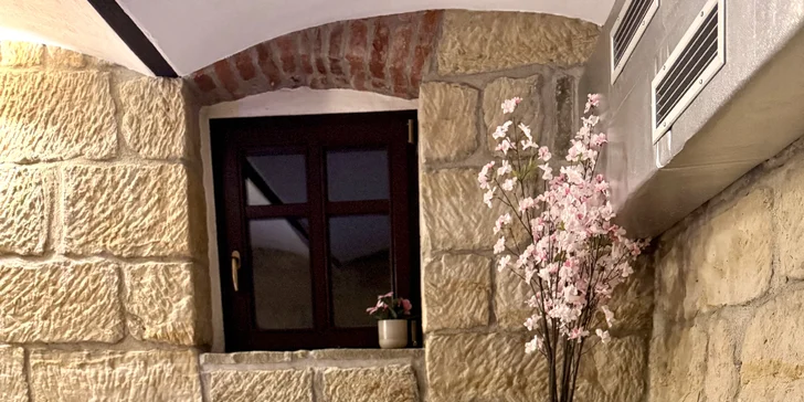 Privátní wellness až pro 4 osoby: vířivka, sauna, relax zóna i láhev prosecca