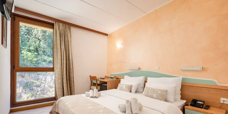 Dovolená v chorvatském zálivu Rabac: 4* hotel 150 m od pláže, strava i bazény