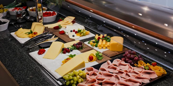 Dovolená v chorvatském zálivu Rabac: 4* hotel 150 m od pláže, strava i bazény