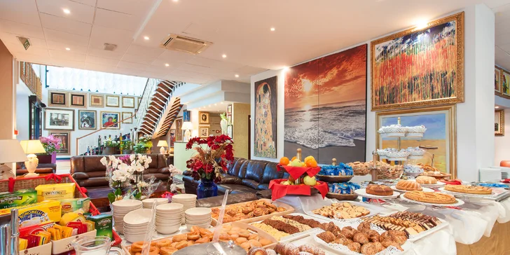 Ravenna: hotel u pláže, bazén i strava dle výběru od snídaní až po plnou penzi