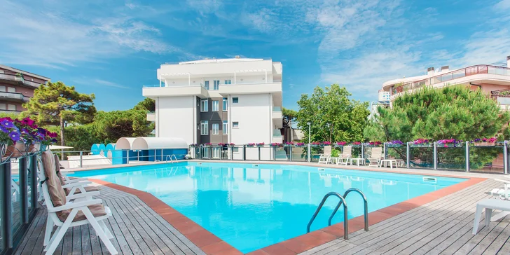 Ravenna: hotel u pláže, bazén i strava dle výběru od snídaní až po plnou penzi