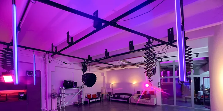 Pronájem profesionálně vybaveného Ateliéru Nekonečno pro foto/video produkci