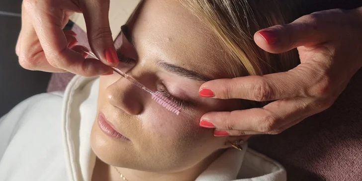 Výrazný pohled bez práce: lash lifting a laminace obočí, 60 až 90 minut