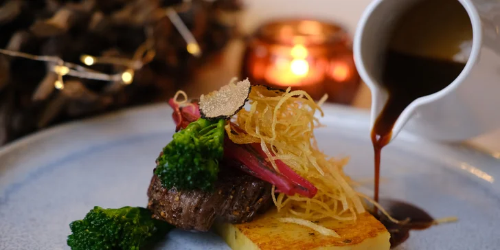 5chodové menu v luxusní zahradní restauraci v centru Prahy pro 1 nebo 2 osoby