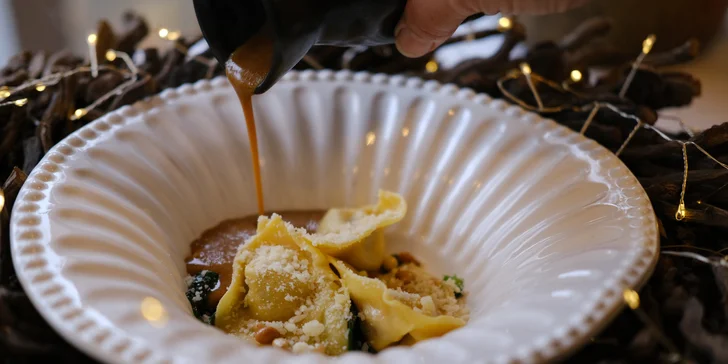 5chodové menu v luxusní zahradní restauraci v centru Prahy pro 1 nebo 2 osoby