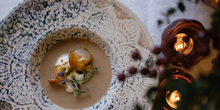 5chodové menu v luxusní zahradní restauraci v centru Prahy pro 1 nebo 2 osoby