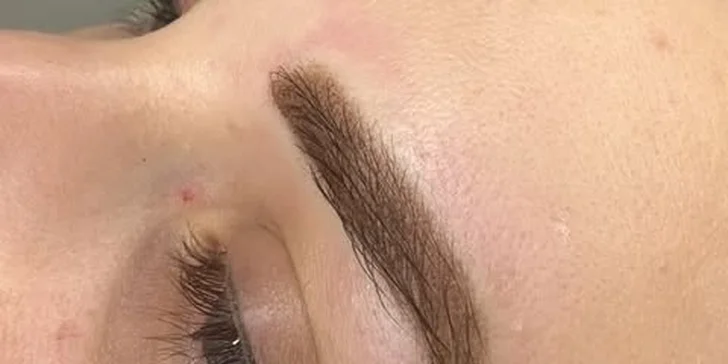 Neodolatelný pohled: úprava a barvení obočí v Brně