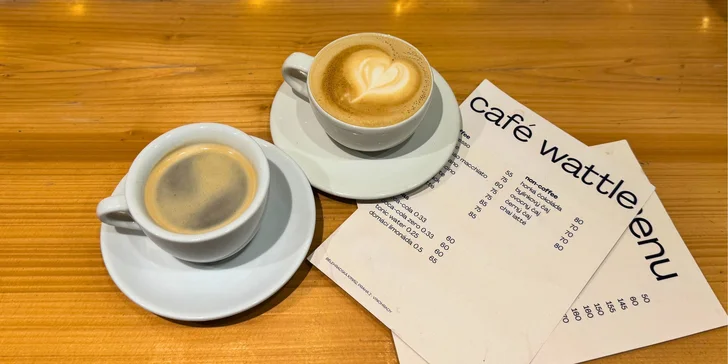 Posezení v kavárně: káva, svařák či Mimosa i domácí banana bread, pro 1 či 2 osoby