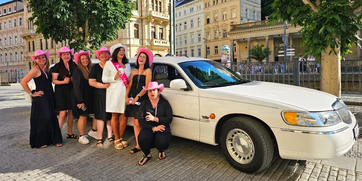 Jízda limuzínou na 1-3 hodiny: zážitek až pro 8 osob, láhev sektu v ceně