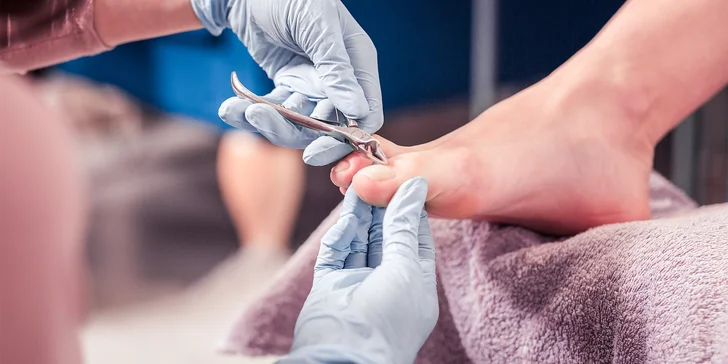 Pedikúra dle výběru: lázeň, P-Shine, peeling, masáž i aplikace laku