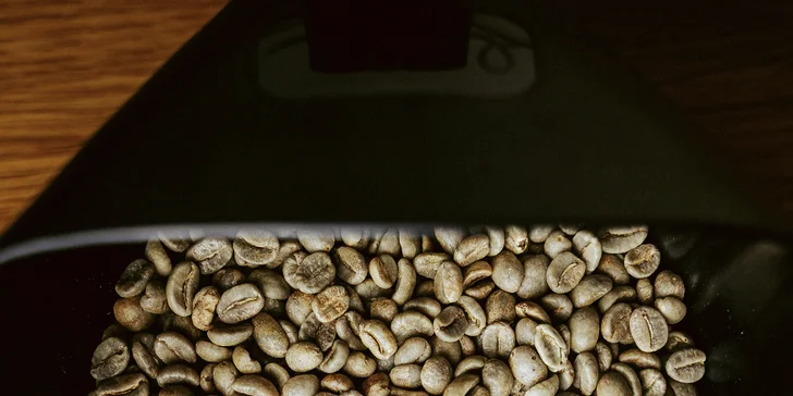 Kurzy domácí přípravy filtru či espressa, nebo zážitkové pražení kávy až pro 5 osob
