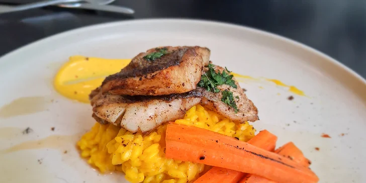 5chod. degustační menu pro dva: tatarák, šafránové risotto i čokoládový fondant