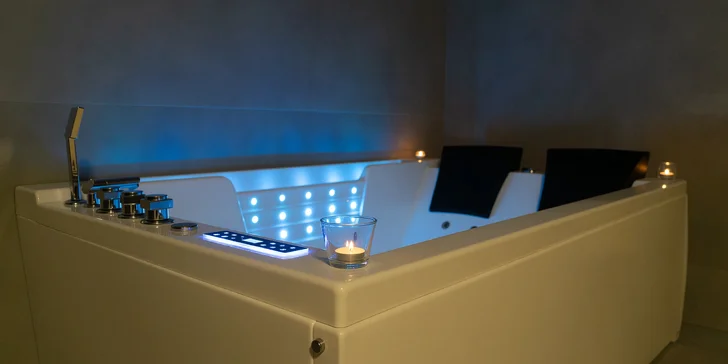 Romantika v Kolíně: pobyt se snídaní, soukromým wellness a sektem