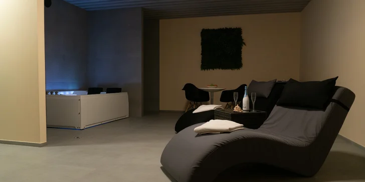 Romantika v Kolíně: pobyt se snídaní, soukromým wellness a sektem