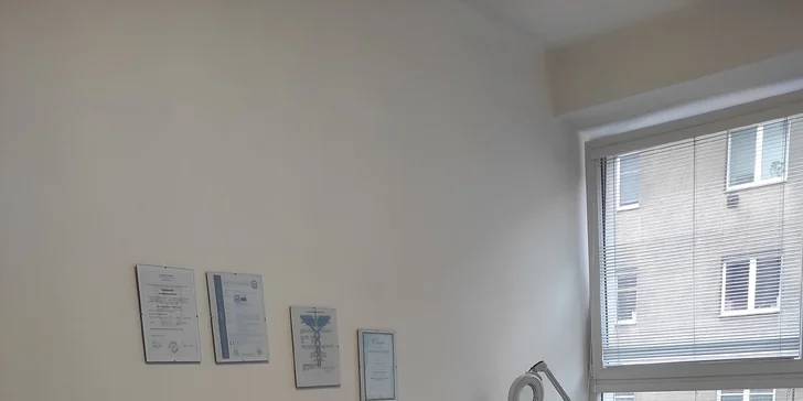 Vyhlazení vrásek i boj s akné: ultrazvukové ošetření pleti, zlatá terapie nebo kompletní balíček, vč. LED fototerapie