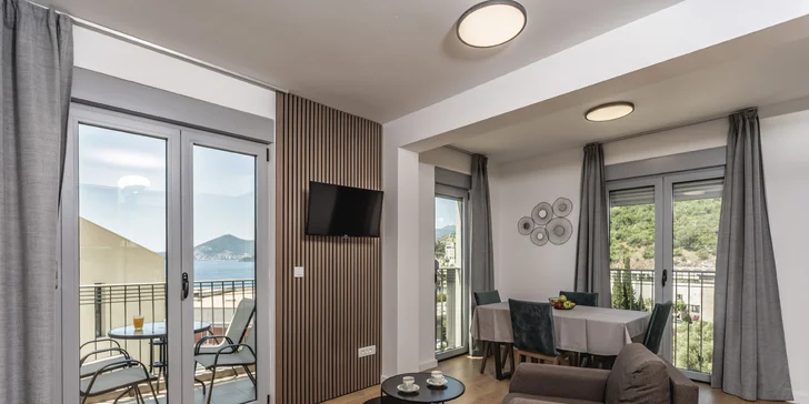Apartmány nedaleko Sveti Stefan: venkovní bazén, super poloha kousek od moře