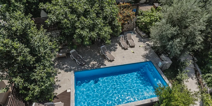 Apartmány nedaleko Sveti Stefan: venkovní bazén, super poloha kousek od moře