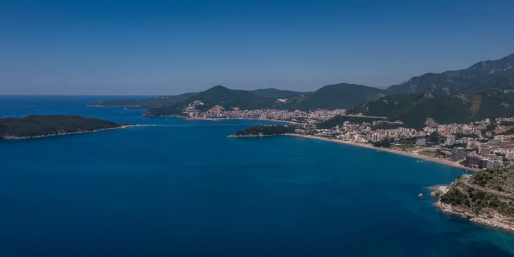 Apartmány nedaleko Sveti Stefan: venkovní bazén, super poloha kousek od moře