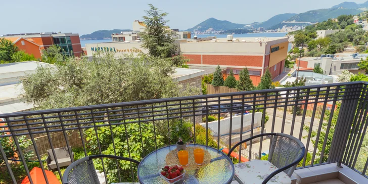 Apartmány nedaleko Sveti Stefan: venkovní bazén, super poloha kousek od moře