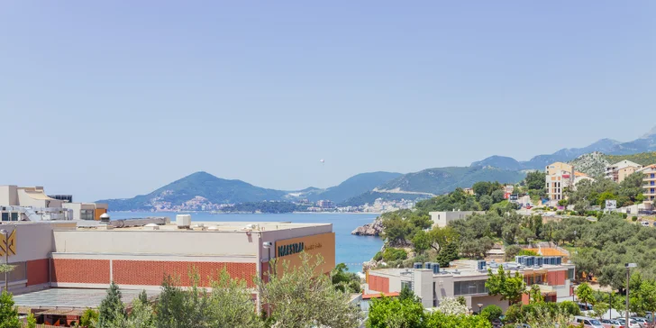 Apartmány nedaleko Sveti Stefan: venkovní bazén, super poloha kousek od moře