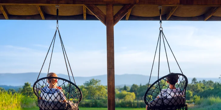 Glamping v polských Krkonoších: stanové městečko nedaleko Jelení Hory, výlety do přírody