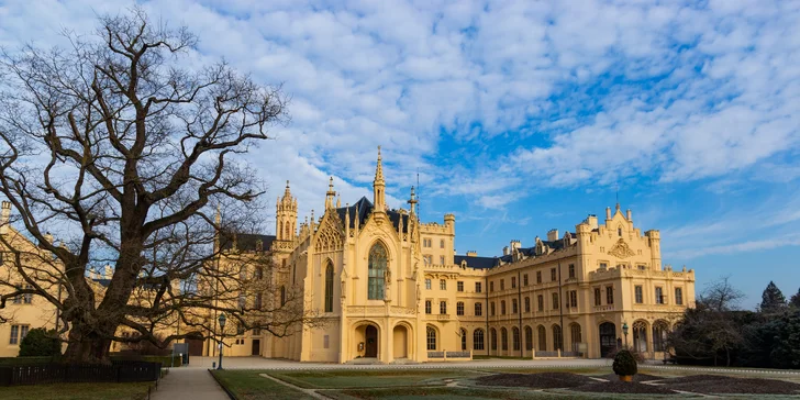 Dovolená v Lednici: penzion v parku, snídaně a bazén i balíčky s privátním wellness