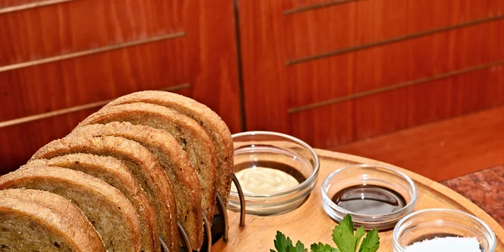 Otevřené vouchery na cokoli v hodnotě 350-1000 Kč do rodinné restaurace na Žižkově