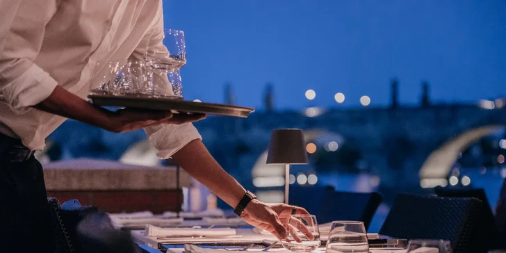 Dárkové vouchery na 1500 až 3000 Kč do restaurace Brick's na Malé Straně