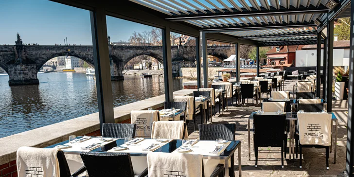 Dárkové vouchery na 1500 až 3000 Kč do restaurace Brick's na Malé Straně